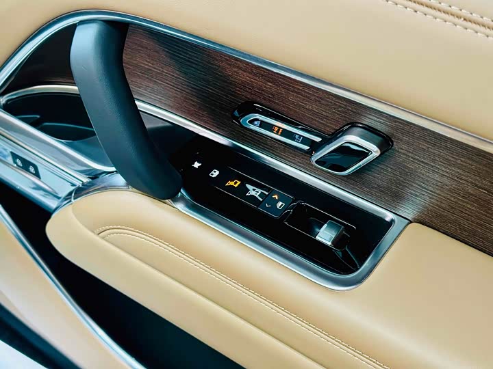 Land Rover Range Rover 2025 2025款 3.0 L6 400PS 盛世加长版