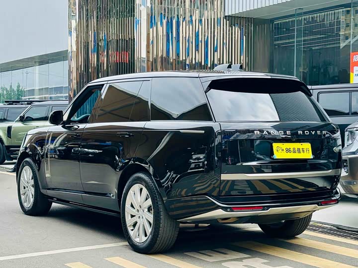 Land Rover Range Rover 2025 2025款 3.0 L6 400PS 盛世加长版