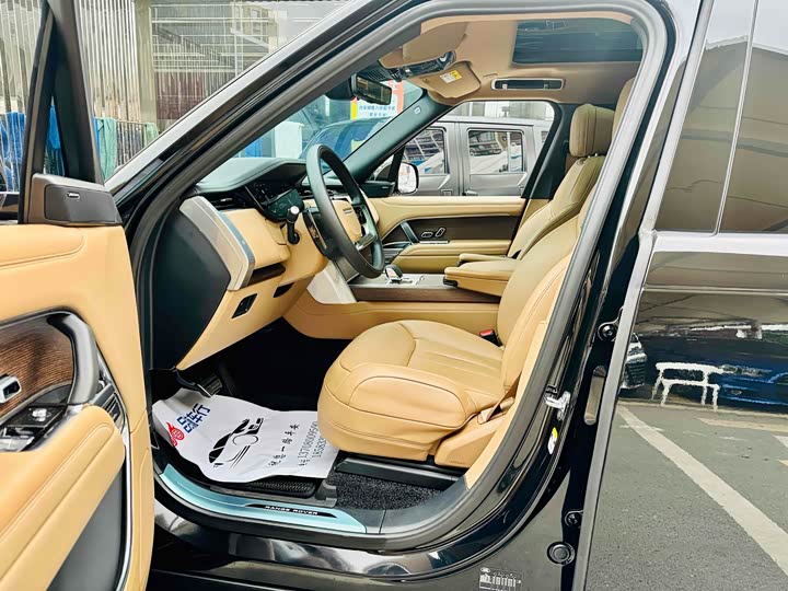 Land Rover Range Rover 2025 2025款 3.0 L6 400PS 盛世加长版