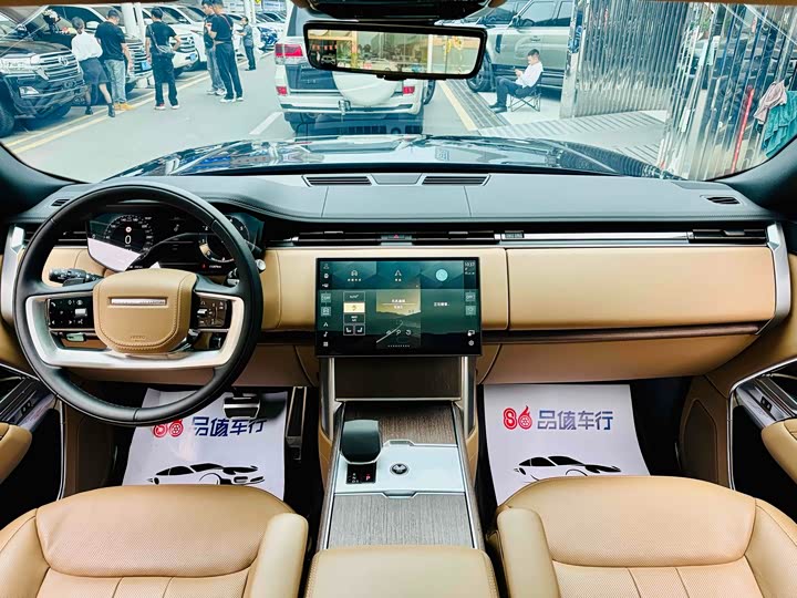 Land Rover Range Rover 2025 2025款 3.0 L6 400PS 盛世加长版