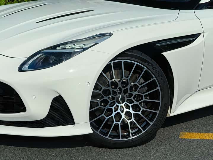 Aston Martin DB12 2023 2023款 4.0T V8 Coupe