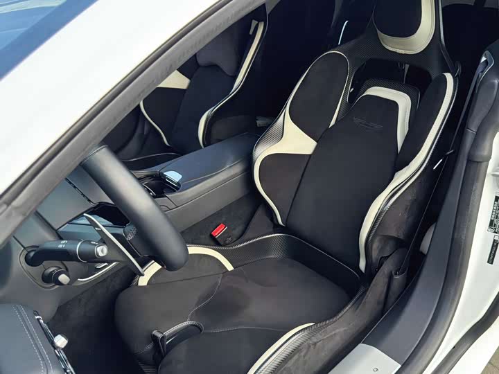 Aston Martin DB12 2023 2023款 4.0T V8 Coupe