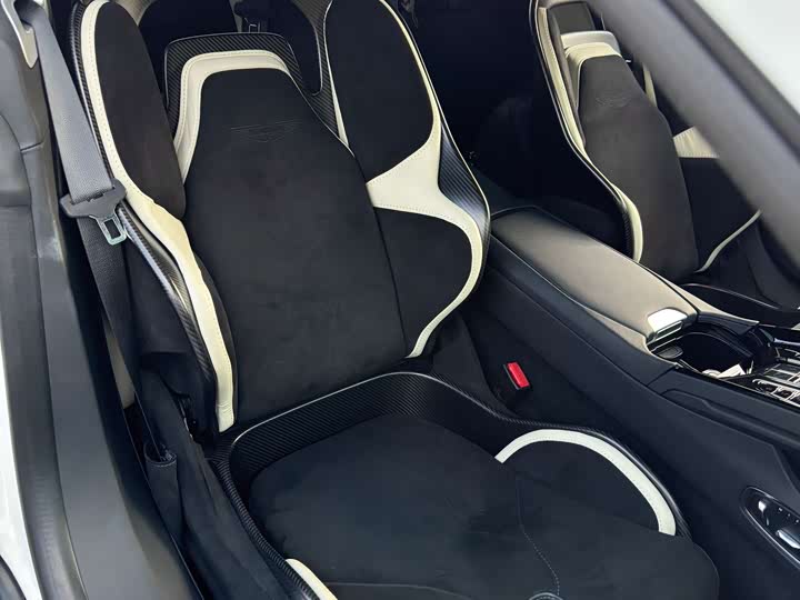 Aston Martin DB12 2023 2023款 4.0T V8 Coupe