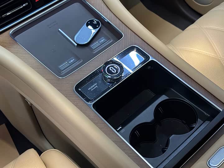 Aito M9 2025 2025款 增程 Ultra版 52kWh 6座版