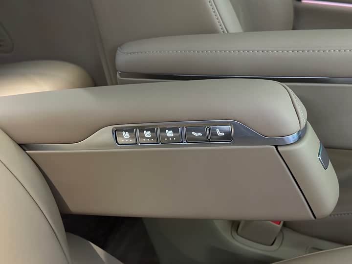 Aito M9 2025 2025款 增程 Ultra版 52kWh 6座版