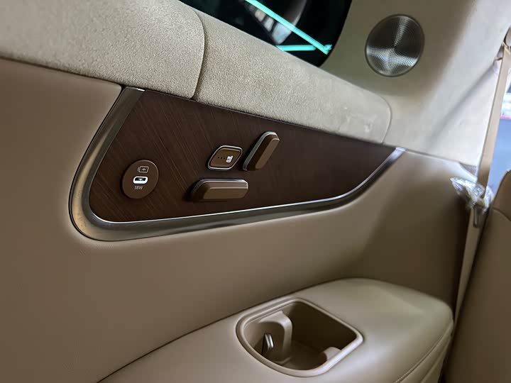 Aito M9 2025 2025款 增程 Ultra版 52kWh 6座版