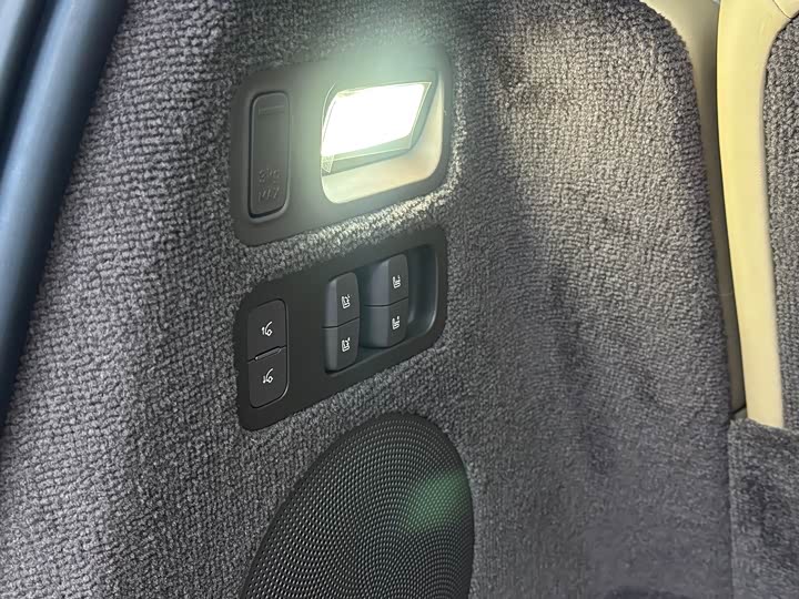 Aito M9 2025 2025款 增程 Ultra版 52kWh 6座版