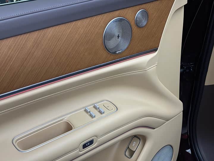 Aito M9 2025 2025款 增程 Ultra版 52kWh 6座版