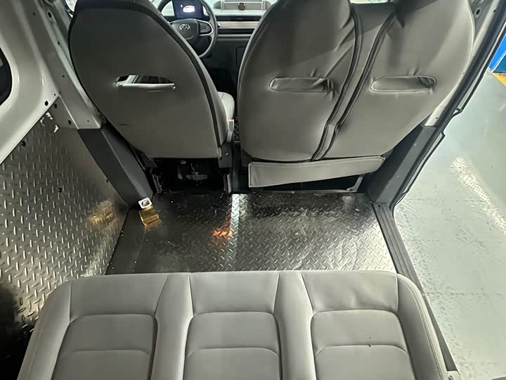 Maxus Dana V1 2025 2025款 V1 短轴低顶 多功能版（42kWh）