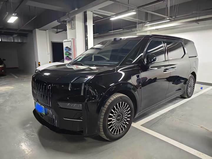 Zeekr 009 2024 2024款 六座行政版四驱 108kWh