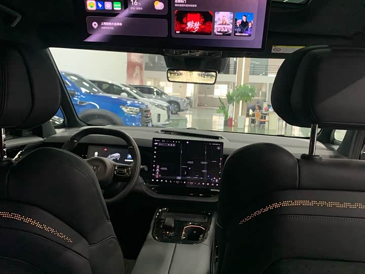 Zeekr 009 2024 2024款 六座行政版四驱 108kWh