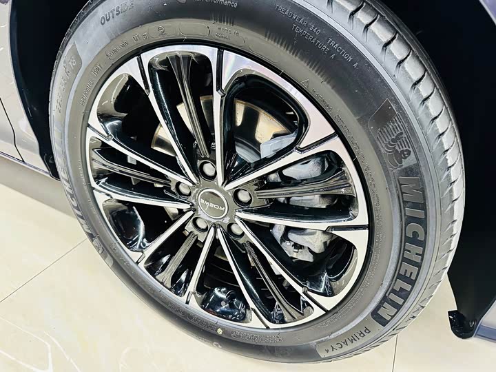 Roewe iMax 8 2022 2022款 400TGI 尊荣版