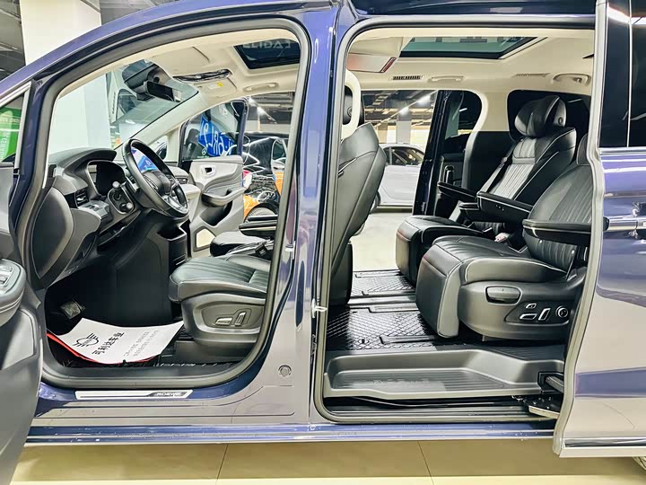 Roewe iMax 8 2022 2022款 400TGI 尊荣版