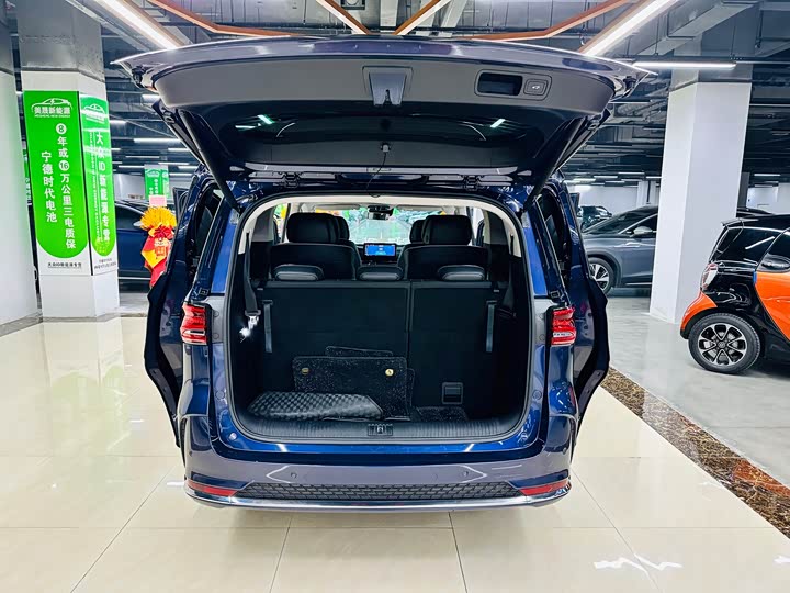 Roewe iMax 8 2022 2022款 400TGI 尊荣版