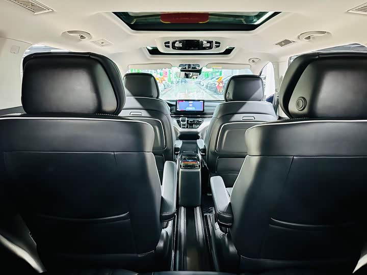 Roewe iMax 8 2022 2022款 400TGI 尊荣版