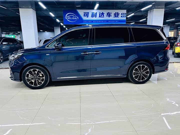 Roewe iMax 8 2022 2022款 400TGI 尊荣版