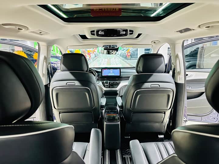 Roewe iMax 8 2022 2022款 400TGI 尊荣版