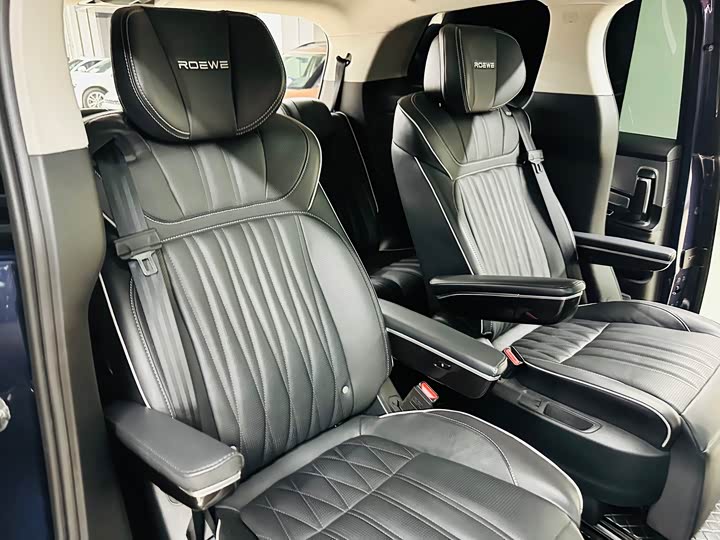 Roewe iMax 8 2022 2022款 400TGI 尊荣版