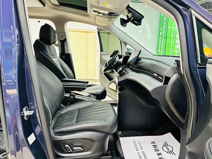 Roewe iMax 8 2022 2022款 400TGI 尊荣版