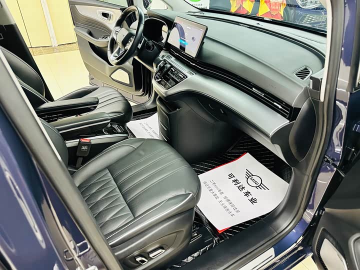 Roewe iMax 8 2022 2022款 400TGI 尊荣版