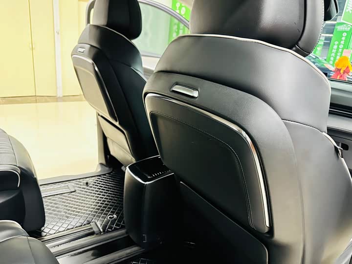 Roewe iMax 8 2022 2022款 400TGI 尊荣版