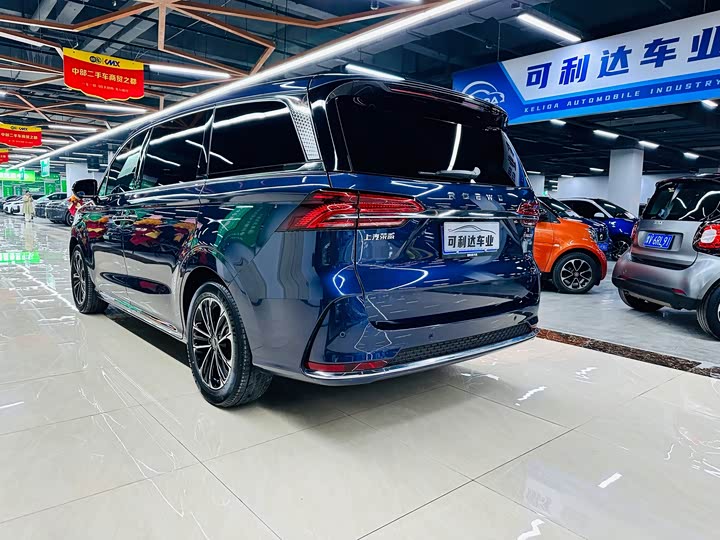 Roewe iMax 8 2022 2022款 400TGI 尊荣版