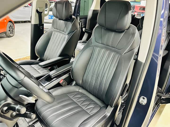 Roewe iMax 8 2022 2022款 400TGI 尊荣版