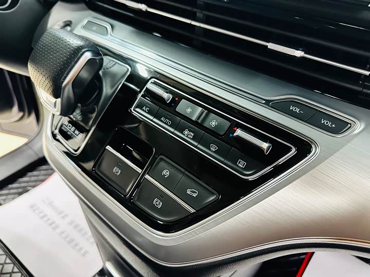 Roewe iMax 8 2022 2022款 400TGI 尊荣版