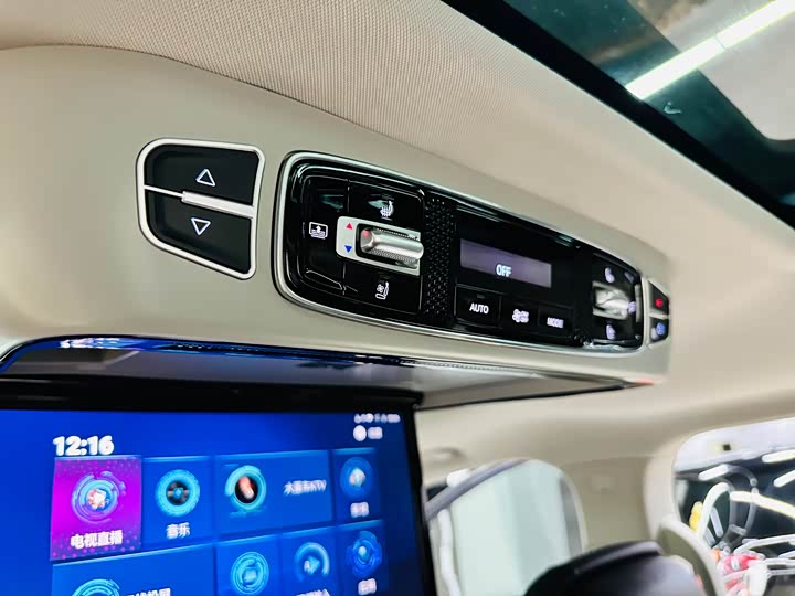 Roewe iMax 8 2022 2022款 400TGI 尊荣版