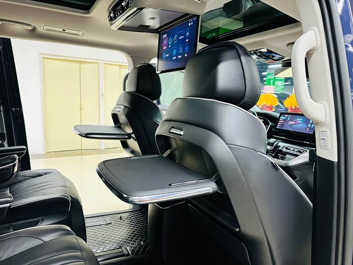 Roewe iMax 8 2022 2022款 400TGI 尊荣版