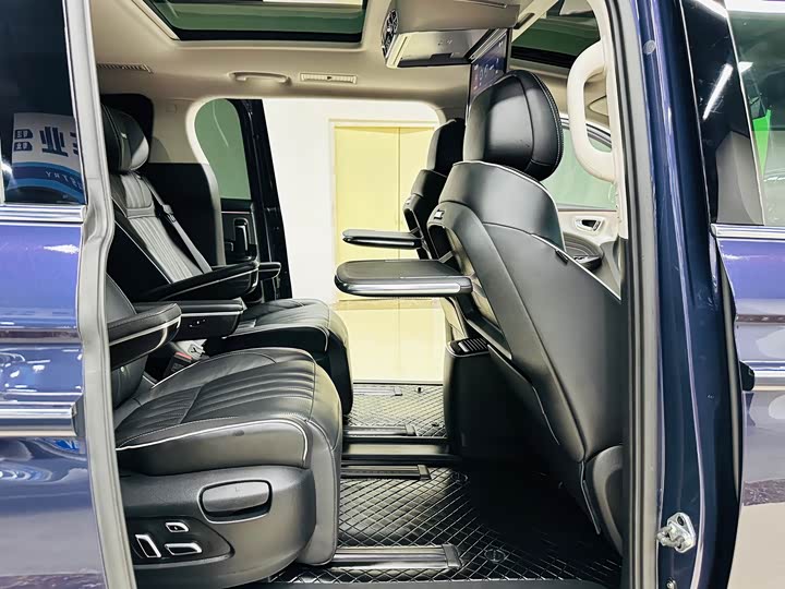 Roewe iMax 8 2022 2022款 400TGI 尊荣版