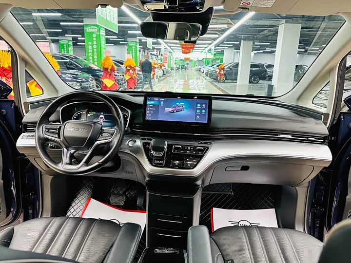 Roewe iMax 8 2022 2022款 400TGI 尊荣版