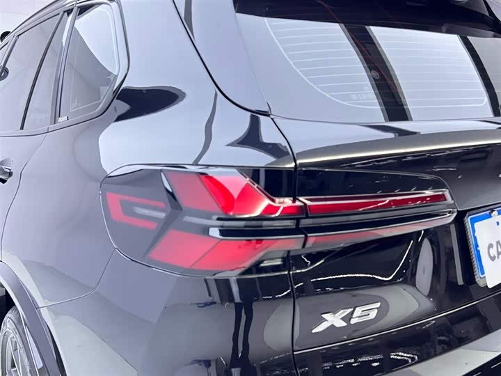 BMW X5 2025 2025款 xDrive 30Li 尊享型M运动曜夜套装