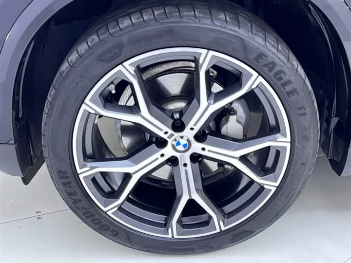 BMW X5 2025 2025款 xDrive 30Li 尊享型M运动曜夜套装