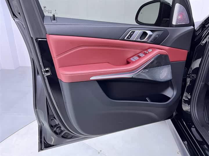 BMW X5 2025 2025款 xDrive 30Li 尊享型M运动曜夜套装