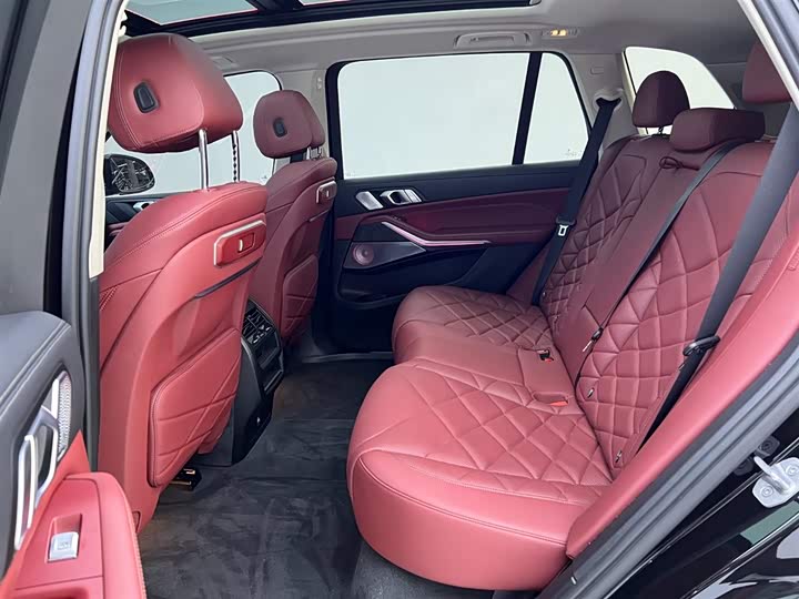 BMW X5 2025 2025款 xDrive 30Li 尊享型M运动曜夜套装