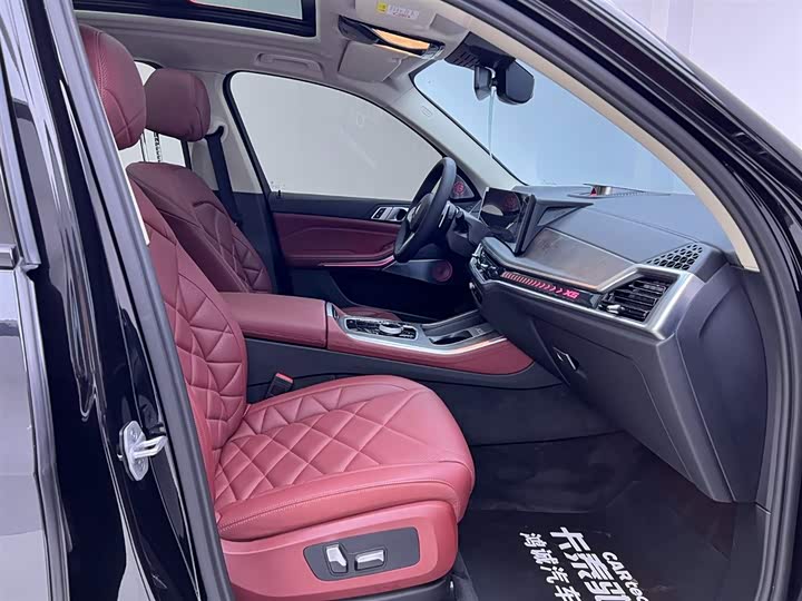 BMW X5 2025 2025款 xDrive 30Li 尊享型M运动曜夜套装