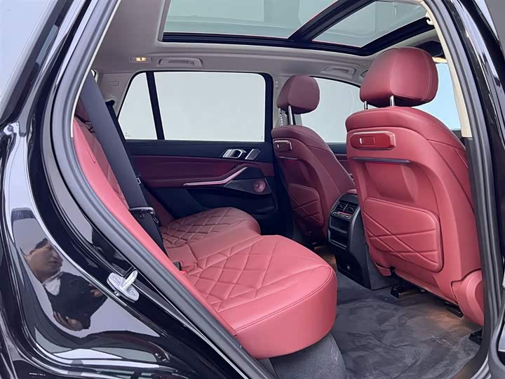 BMW X5 2025 2025款 xDrive 30Li 尊享型M运动曜夜套装