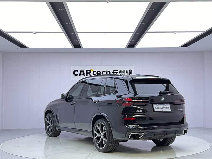 BMW X5 2025 2025款 xDrive 30Li 尊享型M运动曜夜套装