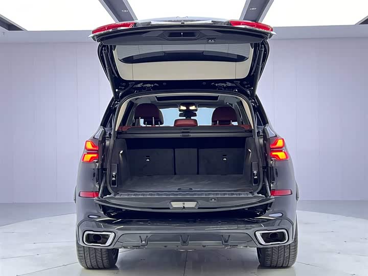 BMW X5 2025 2025款 xDrive 30Li 尊享型M运动曜夜套装