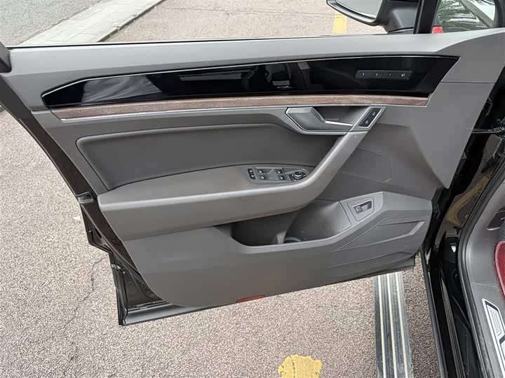 Volkswagen Touareg 2022 2022款 3.0TSI 锐享版 曜黑运动套装