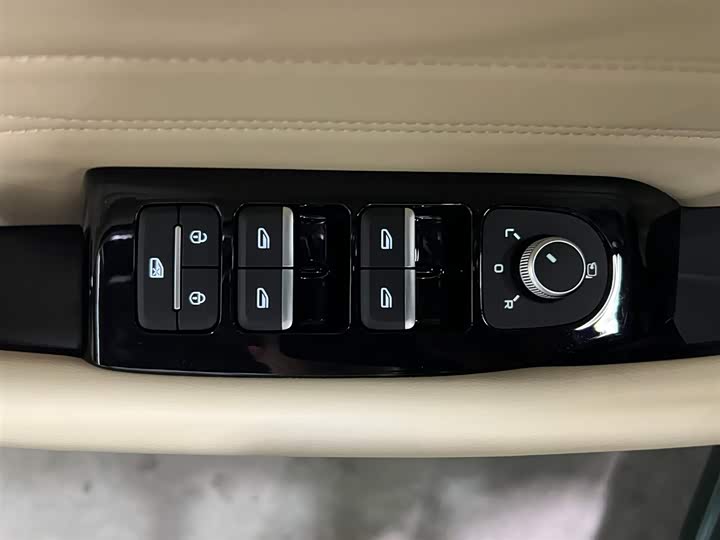 Geely Monjaro 2025 2025款 东方曜 2.0TD 自动四驱望月版