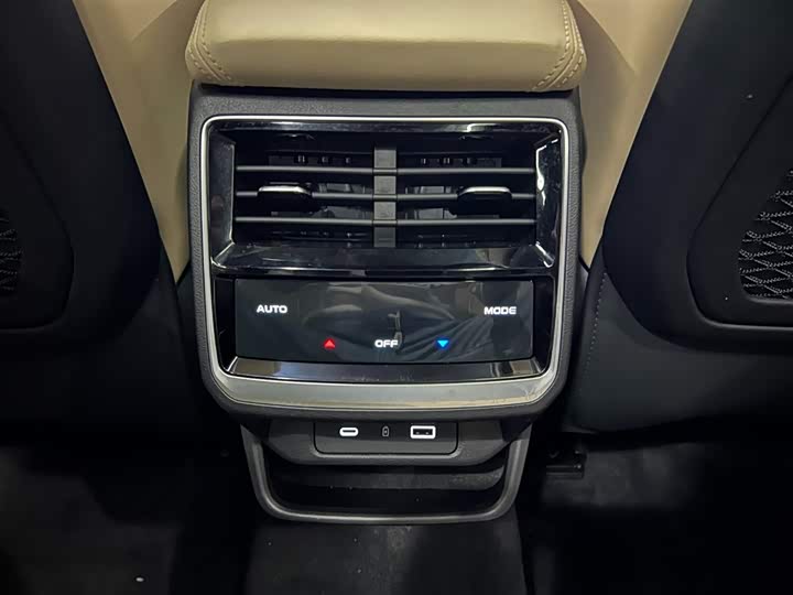 Geely Monjaro 2025 2025款 东方曜 2.0TD 自动四驱望月版