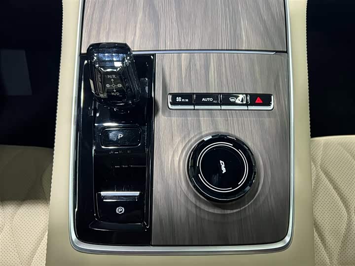 Geely Monjaro 2025 2025款 东方曜 2.0TD 自动四驱望月版