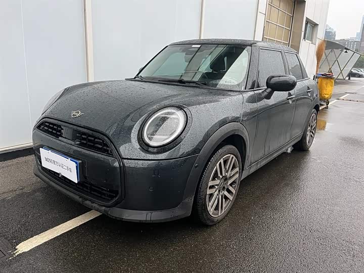 Mini Mini 2025 2025款 1.5T COOPER 经典派 五门版