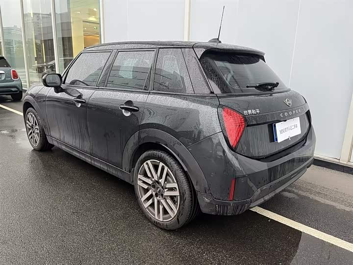 Mini Mini 2025 2025款 1.5T COOPER 经典派 五门版