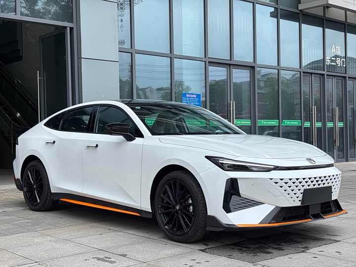 Changan UNI-V 2025 2025款 1.5T 500Bar尊贵运动型