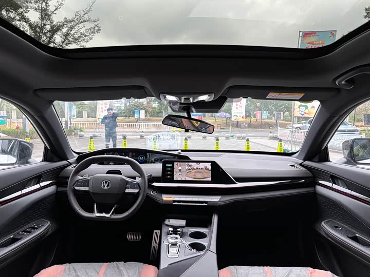 Changan UNI-V 2025 2025款 1.5T 500Bar尊贵运动型