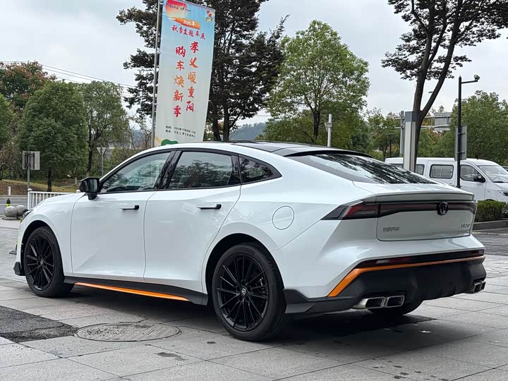 Changan UNI-V 2025 2025款 1.5T 500Bar尊贵运动型