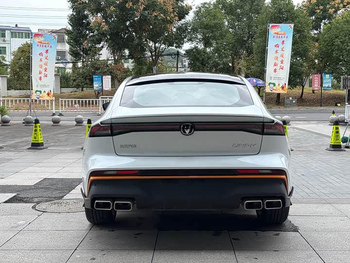 Changan UNI-V 2025 2025款 1.5T 500Bar尊贵运动型